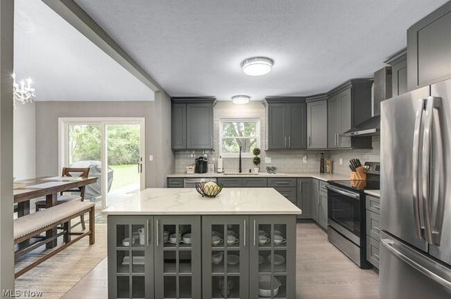 Building Photo - 3270 Higley Rd