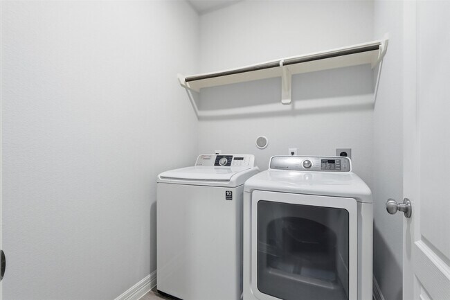 Building Photo - 119 Buttonwood Ct