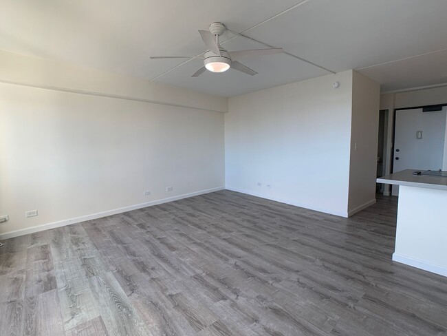 Building Photo - Excellent Location & Value!!   Studio unit...