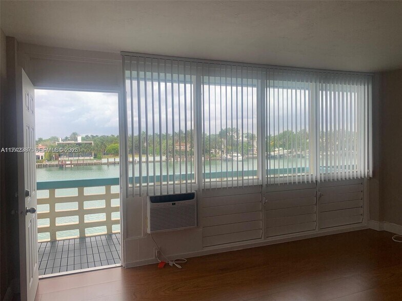 Building Photo - 6484 Indian Creek Dr