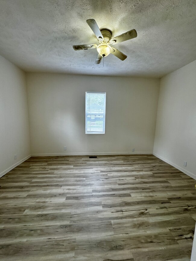 Building Photo - 907 E Taylor St