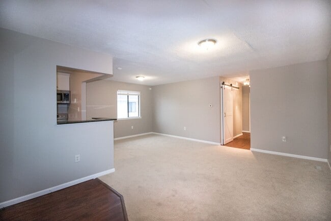 Building Photo - Upgraded & Spacious Condo in the Heart of ...
