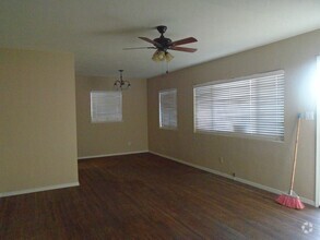 Building Photo - NORTHEAST CUTIE ! MOVE-IN SPECIAL $2575.00!