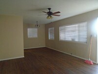 Building Photo - NORTHEAST CUTIE ! MOVE-IN SPECIAL $2575.00!