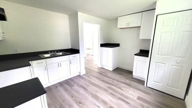 Building Photo - Remodeled Two Bedroom House in Lancaster S...