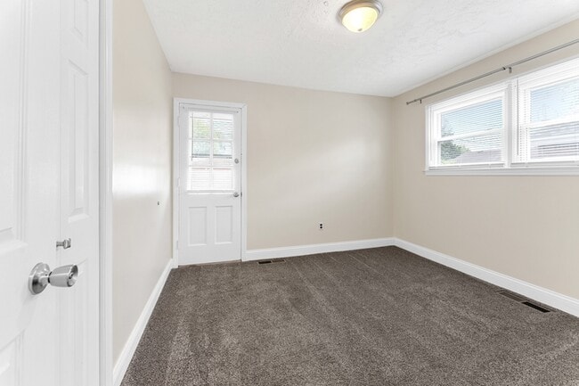 Building Photo - 18085 Hinton St