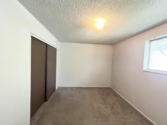 Building Photo - 1265 Crandall Ave S