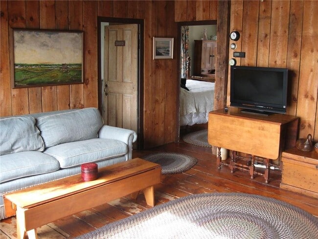 Building Photo - 245 Cove Point Rd W