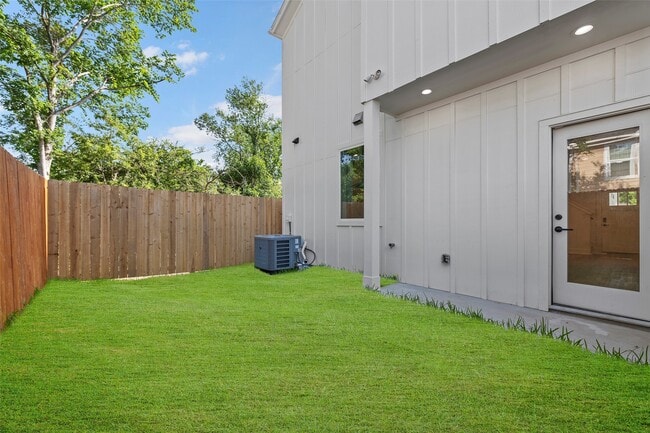 Building Photo - 8421 Venus St