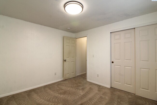 Building Photo - 3 Bed/2 bath Home in West Pasco