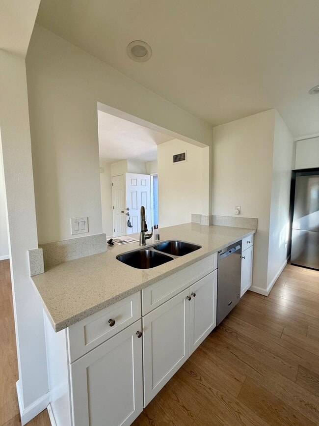 Building Photo - 6856 Newberry St