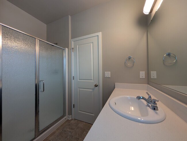 Building Photo - Great 3 bedroom/ 2.5 bathroom duplex- Near...