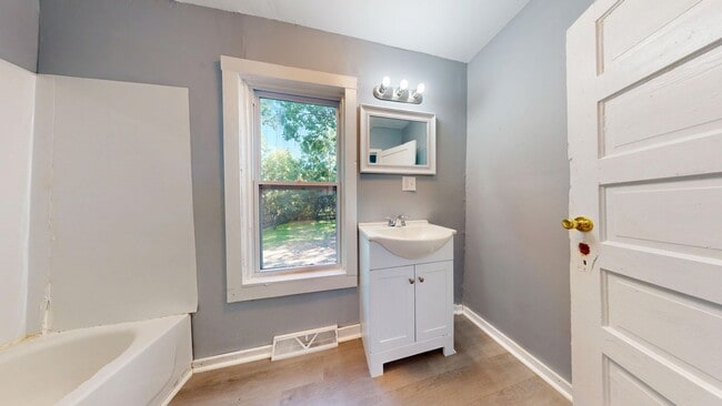 Building Photo - Small bungalow with updates!