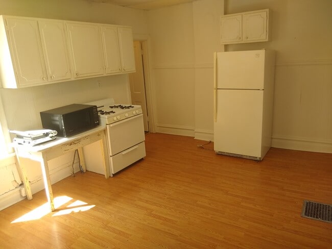 Building Photo - 2913 California Ave