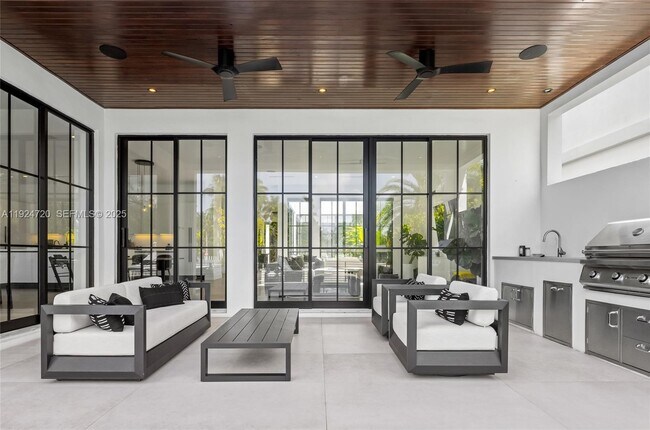 Building Photo - 895 NE 76th St