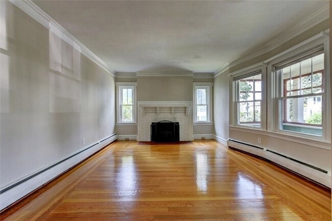 Building Photo - ****Pawtucket/Oakhill - Three Bed Single F...