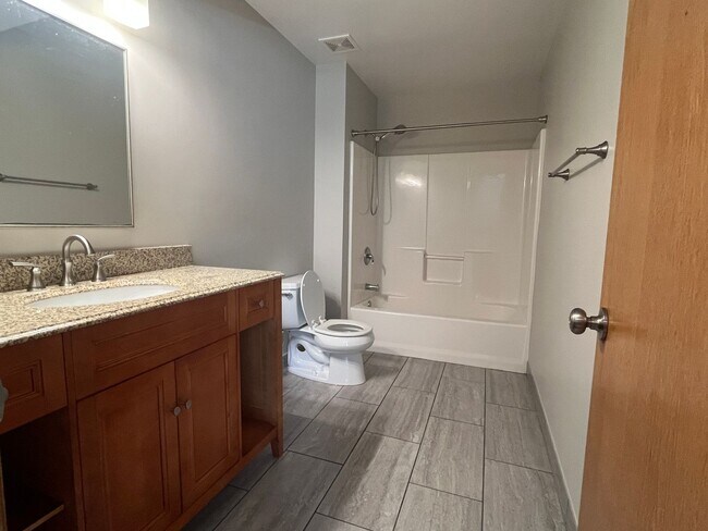 Building Photo - Beautifully Updated 4-Bed Home in Prime NW Location!