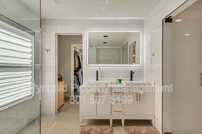 Building Photo - 10971 Cindy Cir
