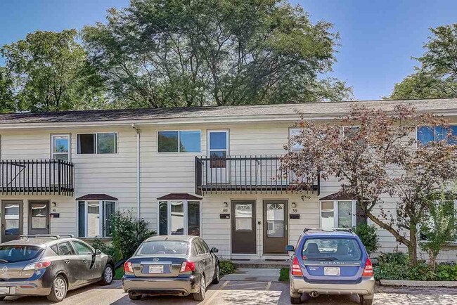 Building Photo - 40 N Lakewood Gardens Ln