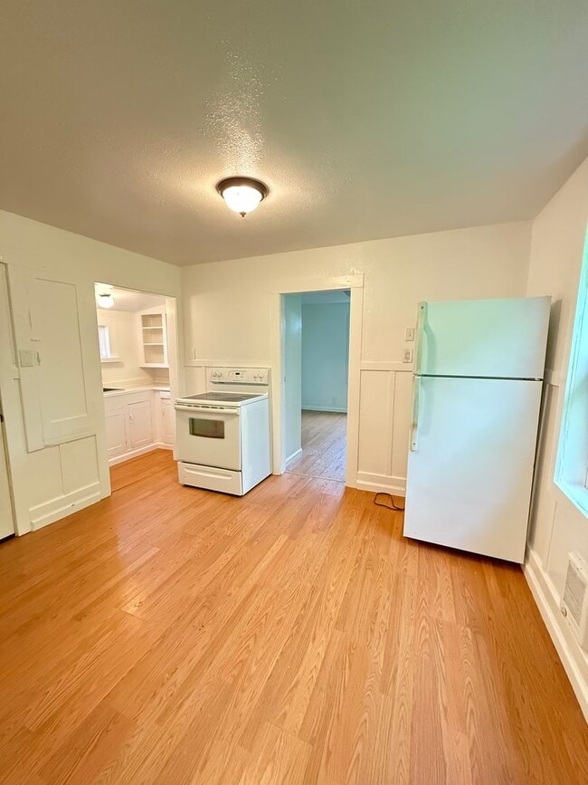 Building Photo - 918 Summit St