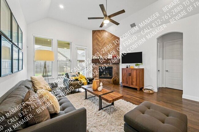 Building Photo - 2606 San Jacinto Dr