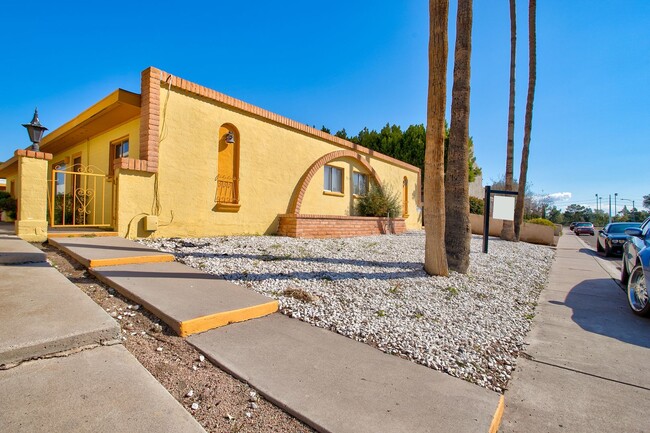 Building Photo - 7850 E Glenrosa Ave