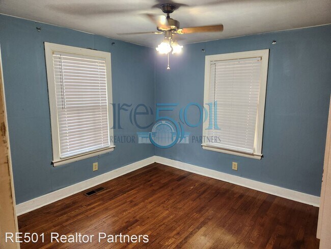Building Photo - 2 br, 1 bath House - 320 S. Maple Street