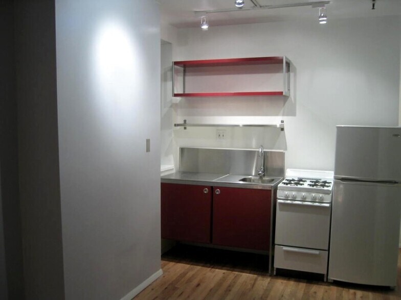 Kitchen. - 662 4th Ave