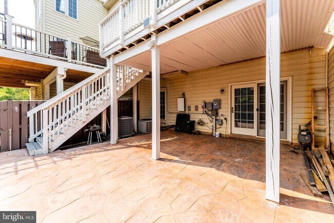 Building Photo - 43627 Pickett Corner Terrace