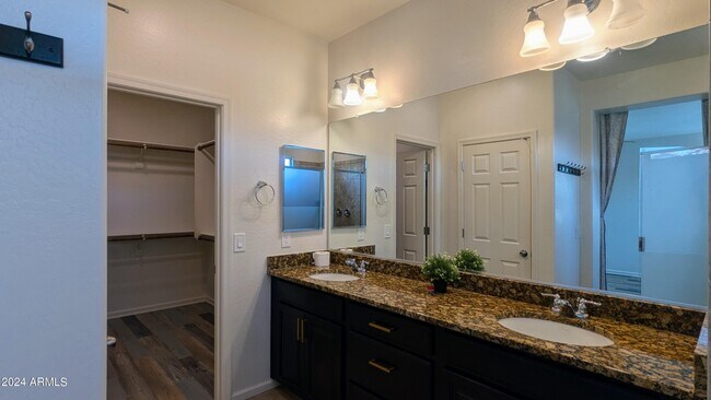 Building Photo - 3130 S Mingus Dr