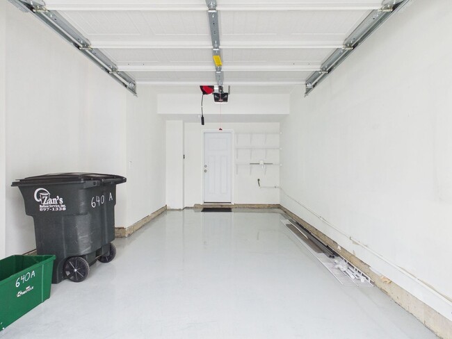 Building Photo - 640 Brookwood Glen Terrace