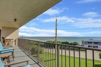 Building Photo - 1055 Ocean Dr