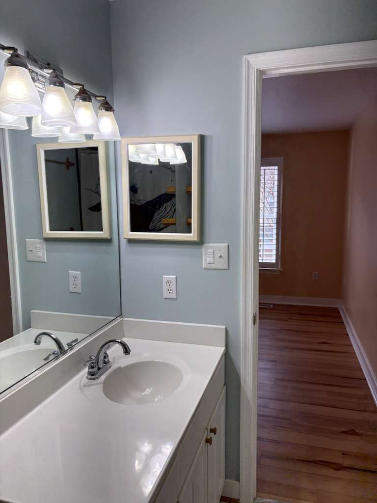 Bathroom B - 605 Spring St