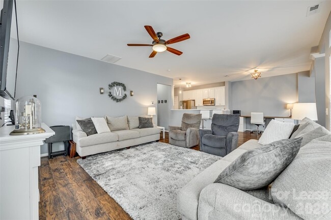 Building Photo - 928 Kite Dr