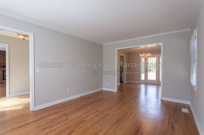 Building Photo - 702 Buckingham Rd