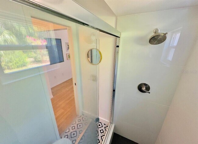 Building Photo - 104 Hartwood St