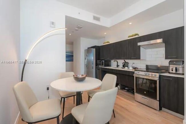 Building Photo - 398 NE 5th St