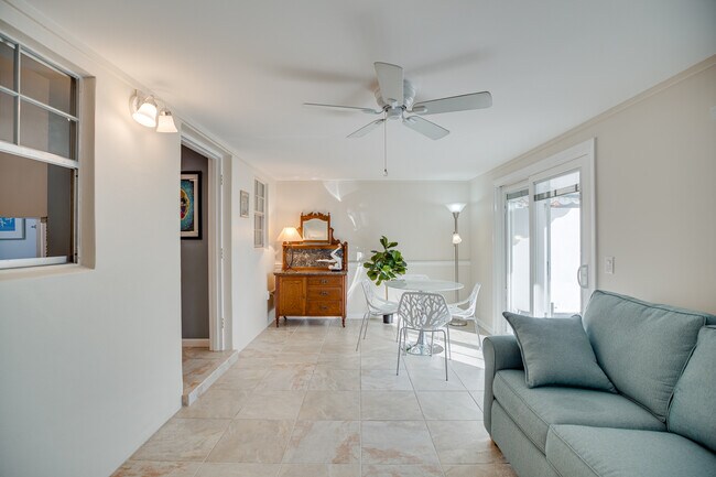 Building Photo - 2722 Cardinal Dr