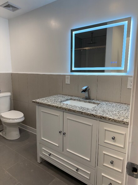 Building Photo - 961 Eastside Dr SE