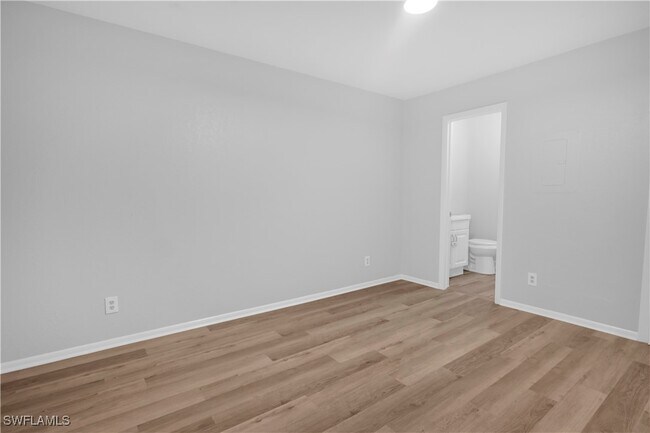 Building Photo - 4627 Bayshore Dr