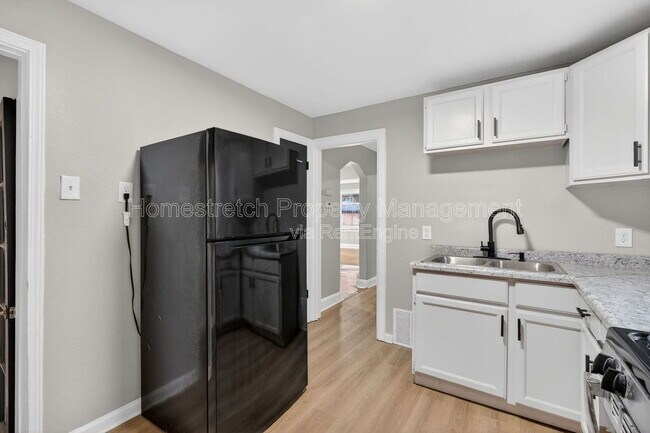 Building Photo - 7137 Garesche Ave