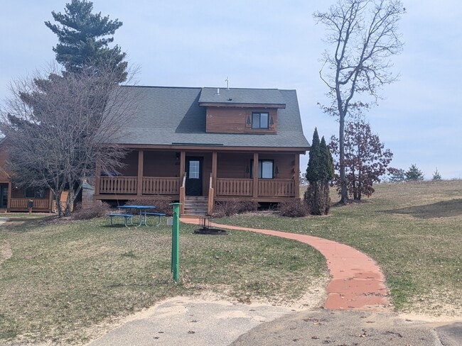 Building Photo - 725 Skatepark Court