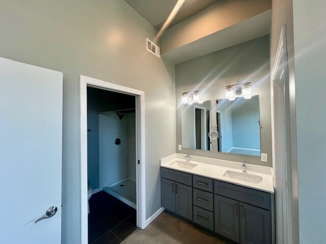 en suite bathroom in the primary bedroom - 402 Webster St