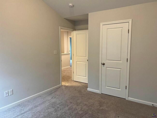 Building Photo - 108 W River Cane Run