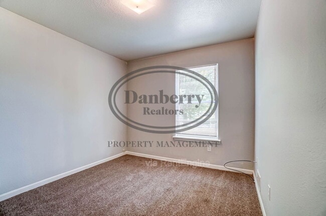 Building Photo - 3733 Willow Run Dr