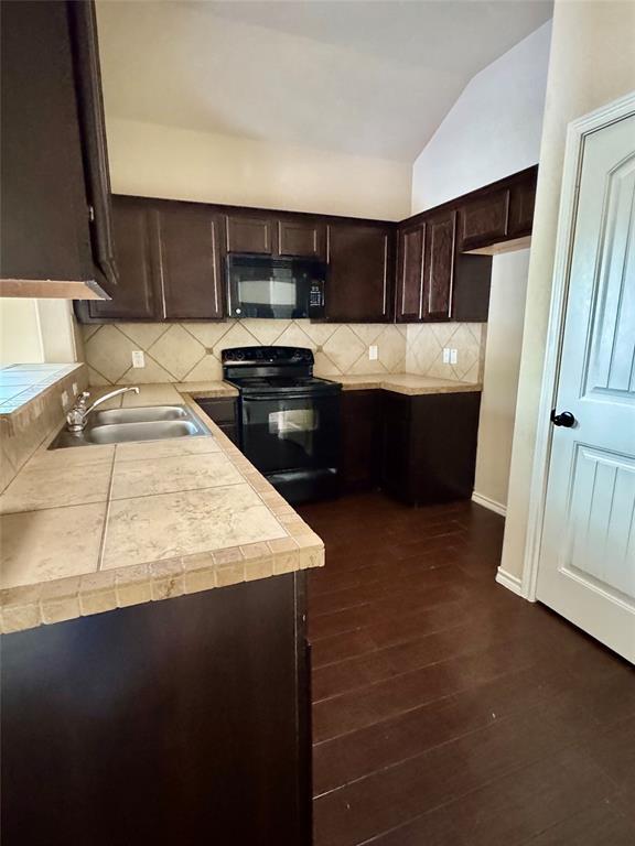 Building Photo - 3000 Whisper Oaks Ln