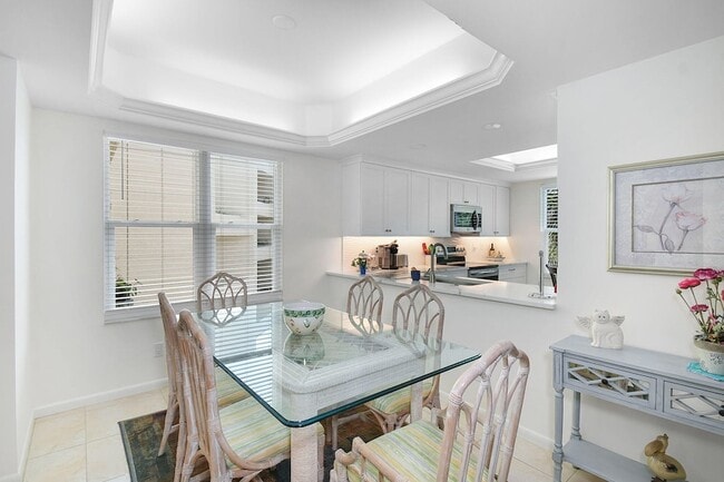 Building Photo - 221 NE Plantation Rd