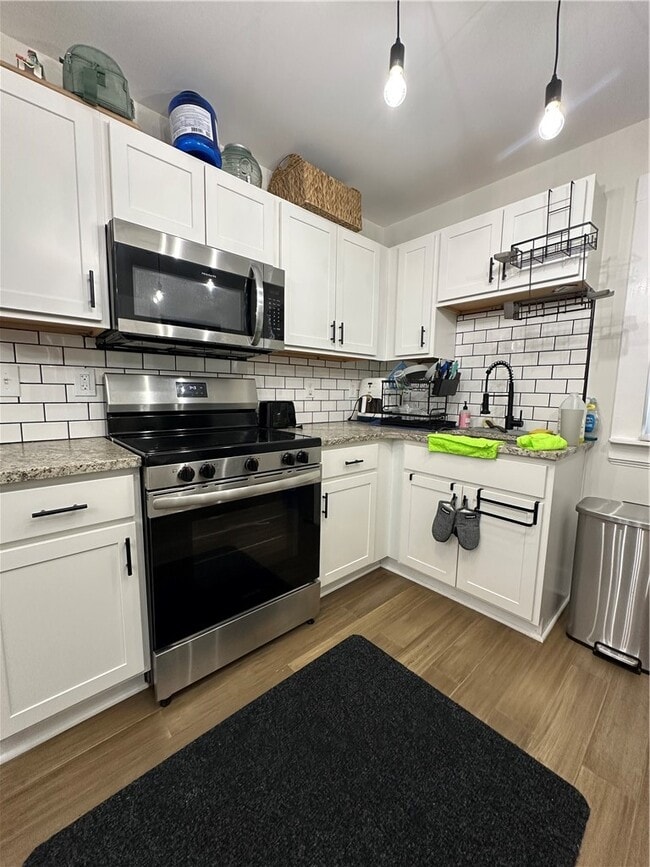 Building Photo - 1890 Clifford Ave