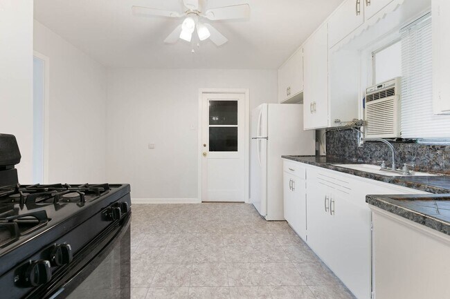 Building Photo - 463 Cherry Ridge Dr