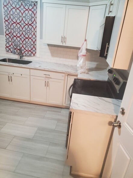 Kitchen - 276 Parkway